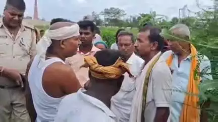 सबौर: सबौर के ममलखा गांव में ज़मीन मापी को लेकर आरोपी ने दी सर काटने और गोली मारने की धमकी