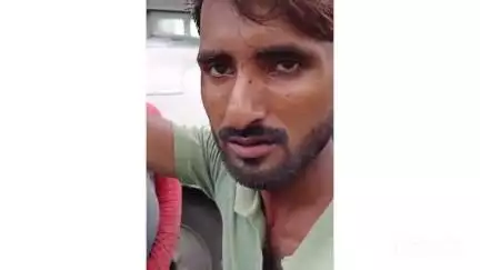 जलालाबाद: जलालाबाद के मुख्य चौराहे पर आम विक्रेता ने किलो वाला बांट मारकर आम क्रेता का सिर फोड़ा, पुलिस ने लिया हिरासत में