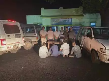 नारायणगंज: बीजाडांडी पुलिस ने जुए के फड़ पर दबिश देकर 35 लाख से अधिक की संपत्ति जब्त की, 4 आरोपी गिरफ्तार