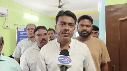 বারাসাত ১: কুনাল ঘোষকে অশ্লীল মন্তব্য: দত্তপুকুরে মীনাক্ষী মুখার্জির তীব্র সমালোচনায় তৃণমূল নেতার