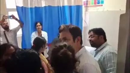 महाराजगंज: एडीएम और अन्य अधिकारियों ने जिला अस्पताल में मारा छापा, आधा दर्जन दलाल हुए पकड़े