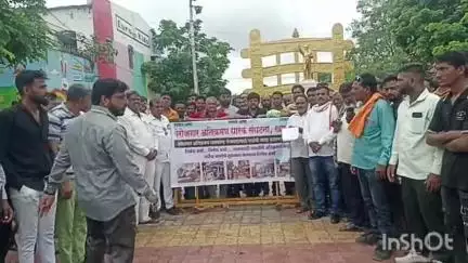 खामगाव: बेरोजगार अतिक्रमण संघटनेच्यावतीने  डॉक्टर बाबासाहेब आंबेडकर पुतळ्यापासून ते एसडीओ कार्यालयावर मोर्चा काढला
