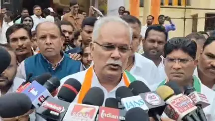 दुर्ग: अंशकालीन स्कूल सफाई कर्मचारियों का आंदोलन, नियमितीकरण और वेतनवृद्धि की मांग को लेकर धरना प्रदर्शन