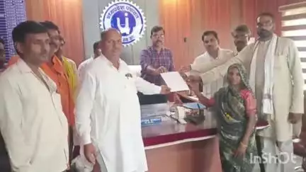 अजयगढ़: जलगंगा संवर्धन अभियान में उत्कृष्ट प्रदर्शन करने पर नन्दनपुर पड़रहा व भकुरी के सरपंच सम्मानित