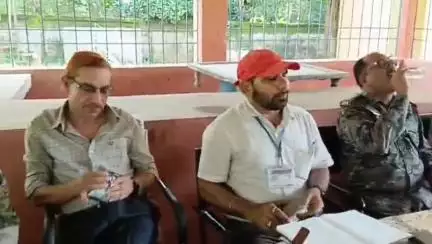 महुआडांड़: मोहर्रम पर्व को लेकर महुआडांर थाना परिसर में शांति समिति की बैठक हुई