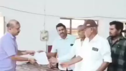 नसीराबाद: नसीराबाद के गांव बनेवडा की क्षतिग्रस्त सड़कों को लेकर संघर्ष समिति ने एसडीएम को सौंपा ज्ञापन