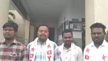 రామగుండం: అనుమతి లేకుండా నిర్వహిస్తున్న ప్రైవేట్ హాస్పిటల్స్, ఆయుర్వేద క్లినిక్‌లపై చర్యలు తీసుకోవాలి: DYFI, SFI నాయకులు