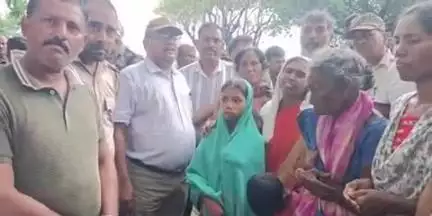 चिनिया: चिरका गांव में रेंजर के आश्वासन पर शव को पोस्टमार्टम के लिए भेजा गया, अनाथ बच्चों को हर महीने ₹10500 की मदद का वादा