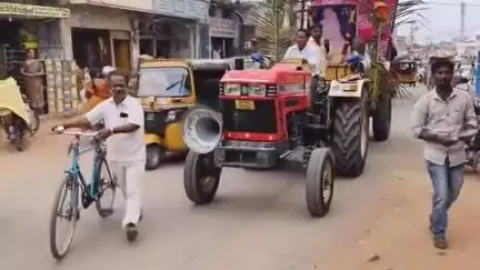 పత్తికొండ: గురు పౌర్ణమి సందర్భంగా పట్టణంలో సాయి భక్తులు భిక్షాటన నిర్వహించి సాయిబాబా చిత్రపటాన్ని ఊరేగింపు