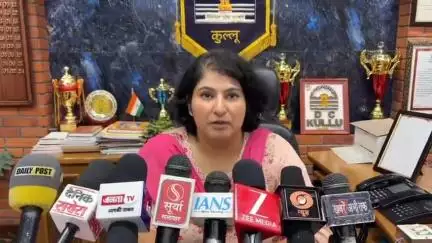 कुल्लू: मौसम के अलर्ट को देखते हुए डीसी तोरुल एस रवीश ने की सफर करने की अपील, 2 जुलाई तक है मौसम विभाग का अलर्ट
