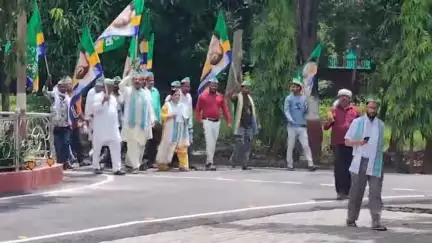 खलीलाबाद: खलीलाबाद में ग्रामीण बच्चों के हित में स्कूल पेयरिंग नीति की समीक्षा करने हेतु पीस पार्टी ने DM को दिया ज्ञापन