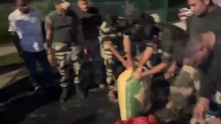 সীতাই: খারিজা হরিদাস সীমান্তে BSF-র অভিযানে 552.2 কেজি গাঁজা উদ্ধার