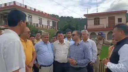 बागेश्वर: जिलाधिकारी आशीष भटगांई और राज्य दर्जा मंत्री शिव सिंह बिष्ट ने कठायतबाड़ा में जलभराव की स्थिति का किया निरीक्षण