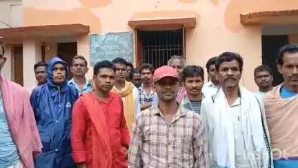 ବୀରମହାରାଜପୁର: କଳାପଥର ରାଜସ୍ବ ନିରୀକ୍ଷକଙ୍କ କାର୍ଯ୍ୟାଳୟରେ ଜବରଦଖଲ ମାମଲାର ଅଭିଯୋଗ ଶୁଣାଣି ଶିବିର ଅନୁଷ୍ଠିତ,ଯୋଗଦେଲେ ଅତିରିକ୍ତ ତହସିଲଦାର