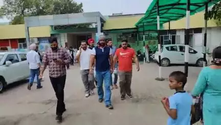 ਬਠਿੰਡਾ: ਸਿਵਲ ਹਸਪਤਾਲ ਸਮਾਜਸੇਵੀ ਲੱਖਾ ਸਿਧਾਣਾ ਨੇ ਪੁਲਿਸ 'ਤੇ ਉਸ ਨਾਲ ਕੁੱਟ-ਮਾਰ ਦੇ ਲਗਾਏ ਆਰੋਪ ਅਤੇ ਕਾਰਵਾਈ ਦੀ ਕੀਤੀ ਮੰਗ