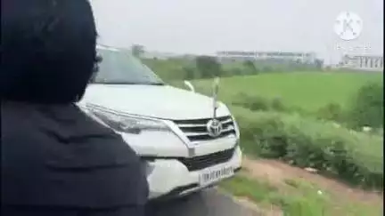 गोहाना: फॉर्च्यूनर सवार ने सोनीपत-गोहाना रोड पर हरियाणा रोडवेज़ की बस के आगे लहराया हथियार, वीडियो वायरल