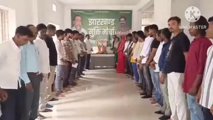 खूंटी: झामुमो कार्यालय खूंटी में जिलाध्यक्ष के नेतृत्व में हूल दिवस मनाया गया