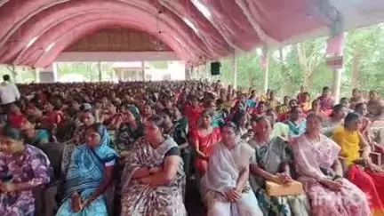 पाचोरा: शहरातील सारोळा रोड समर्थ लाॅन्स येथे नगरपरिषदेचा भव्य महिला बचत गट मेळावा उत्साहात पार पडला, आमदार किशोर पाटील उपस्थित