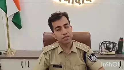 ग्यारसपुर: हैदरगढ़ मार्ग पर अनियंत्रित होकर पेड़ से टकराई तेज़ रफ़्तार बाइक, चालक हुआ घायल