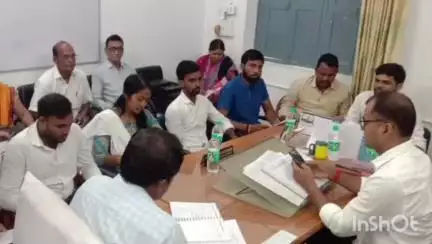 भभुआ: जिला विधिक सेवा प्राधिकार के सचिव सुमन सौरभ ने स्थाई लोक अदालत को लेकर PLV के साथ की बैठक