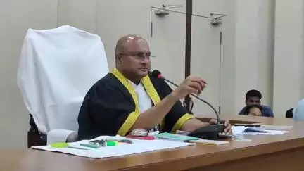 గుంటూరు: కౌన్సిల్ సమావేశంలో అధికారులపై తీవ్ర స్థాయిలో మండిపడ్డ కార్పొరేటర్లు