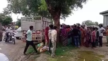 सिकंदरा: संदलपुर कस्बे में तेज रफ्तार सवारियों से भरा लोडर ने कार में मारी टक्कर, लोगों ने पीछा कर चालक को पकड़कर पुलिस को सौंपा
