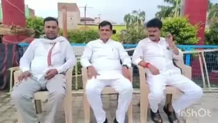 औरैया: विद्यालय मर्ज के मामले में शहर के एक गेस्ट हाउस में सपा जिलाध्यक्ष ने प्रदेश सरकार पर साधा निशाना, कहा- रोजगार तो दिया