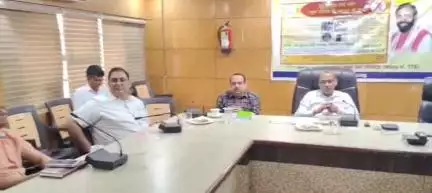 नारनौल: मलेरिया व डेंगू उन्मूलन को लेकर डीसी डॉ. विवेक भारती की अध्यक्षता में नारनौल सचिवालय में बैठक