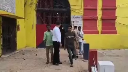 सीतापुर: रामपुर से चलकर सीतापुर जिला कारागार पहुंचे जौहर यूनिवर्सिटी के तीन सदस्यों ने आजम खान से की मुलाकात