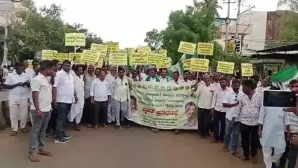 ಬಾದಾಮಿ: ರಾಜ್ಯ ಸರಕಾರದ ಭ್ರಷ್ಟಾಚಾರ, ಆಡಳಿತ ವ್ಯವಸ್ಥೆ ಖಂಡಿಸಿ ಬಾದಾಮಿಯಲ್ಲಿ  ಜೆಡಿಎಸ್ ಬೃಹತ್ ಪ್ರತಿಭಟನೆ #localissue