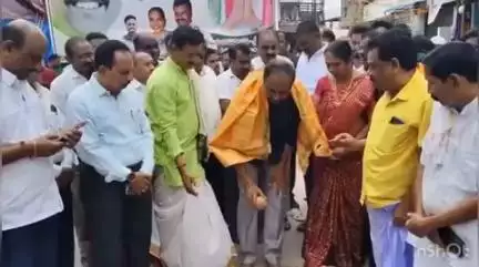 జగిత్యాల: జగిత్యాల పట్టణంలోని 35వ వార్డు లో 13 లక్షలతో సీసీ రోడ్డు,డ్రైనేజీ స్లాబ్ నిర్మాణ పనులకు భూమిపూజ చేసిన జగిత్యాల శాసనసభ్యులు డా సంజయ్ కుమార్