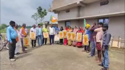 रंका: भाजपा कार्यकर्ताओं ने रबदा गांव में प्रधानमंत्री नरेंद्र मोदी के 11 साल बेमिसाल कार्यक्रम का किया आयोजन
