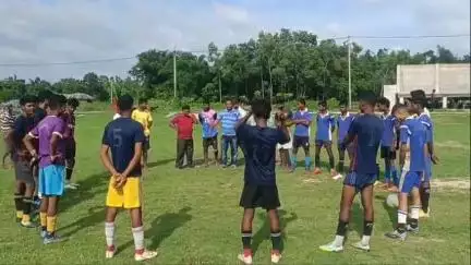 তপন: দ্বীপখন্ডা ফুটবল মাঠে হুল দিবস উপলক্ষে সারা ভারত কৃষক সভা ও স্থানীয় গ্রামবাসীদের যৌথ উদ্যোগে অনুষ্ঠিত হল টুর্নামেন্ট