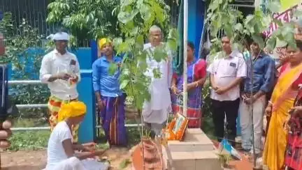 কেশপুর: কেশপুর বিডিও অফিস চত্বরে হুল দিবস উদযাপন মর্যাদার সঙ্গে
