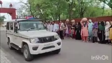 बारां: वार्ड 30 में व्याप्त असुविधाओं को लेकर वार्डवासियों ने जिला कलेक्ट्रेट पर किया प्रदर्शन, कलेक्टर को दिया ज्ञापन