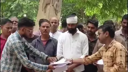 चित्तौड़गढ़: चित्तौड़गढ़ कलेक्ट्रेट पर पर्यावरण रक्षकों पर हमले के विरोध में ज्ञापन दिया गया