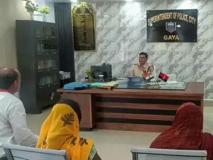 गया टाउन सीडी ब्लॉक: नगर पुलिस अधीक्षक रामानन्द कुमार कौशल ने जनता दरबार में 35 पीड़ितों की शिकायतें सुनीं, कुछ का मौके पर निवारण किया