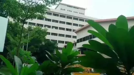 ஈரோடு: ஆட்சியர் அலுவலகத்தில் ரேபிட்டோ டாக்ஸியை தடை செய்ய கோரி ஆட்டோ ஓட்டுநர்கள் மனு#localissue