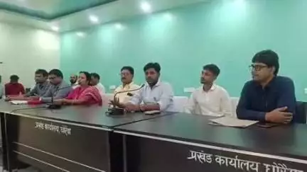 धोरैया: धोरैया के बहुउद्देशीय भवन में बीससूत्री कार्यान्वयन समिति की बैठक, पदाधिकारियों की अनुपस्थिति पर जताया गया क्षोभ