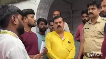 राघोगढ़: पालकी यात्रा से पहले किलाघाटी के छोटे शिवालय मंदिर से भगवान शंकर और अन्य सामान चोरी, समिति ने थाने में दिया ज्ञापन