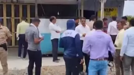 दौंड: दौंड हादरलं ! महामार्गावर गाडी अडवून कुटुंबाला लुटले, अल्पवयीन मुलीवर अत्याचार