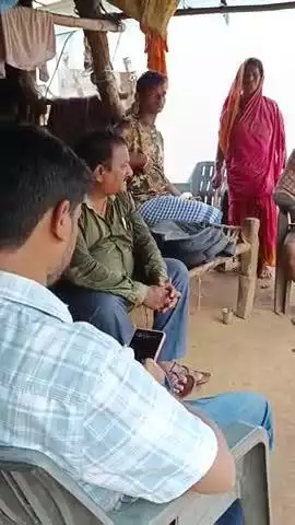 कटोरिया:- खट्टा पत्थर के किसानों के बीच किसान रजिस्ट्री से संबंधित कार्यों का निष्पादन करते हुए