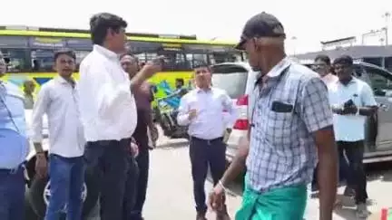 ஈரோடு: பேருந்து நிலையம் பகுதியில் மாநகராட்சி ஆணையாளர் தடை செய்யப்பட்ட குட்கா கேரி பேக்குகள் விற்பனை செய்வதாக திடீர் ஆய்வு