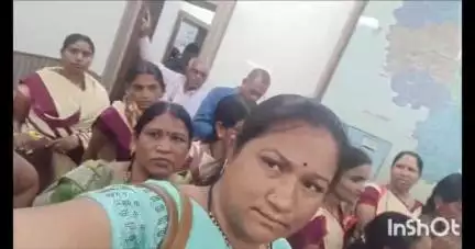 लातूर: जिल्हा परिषद महिला परिचर महासंघाणे दिले जिल्हा परिषद मुख्यकार्यकारी अधिकारी यांना किमान वेतन व प्रलंबित मागण्याचे निवेदन