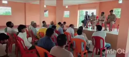 सिधवलिया: विशुनपुर बाजार में मुहर्रम पर्व को लेकर थाना अध्यक्ष के नेतृत्व में शांति समिति की बैठक हुई, सिधवलिया SDPO भी मौजूद रहे
