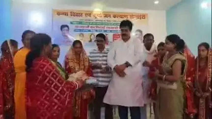 सिलाव: कन्या विवाह एवं सूर्या जन कल्याण सोसाइटी ने मनियावां गांव में 36 कन्याओं को दी विवाह की सामग्री