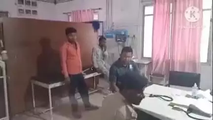 साहिबगंज: अंजुमन नगर चोरी मामले में शामिल आरोपी को जिरवाबाड़ी पुलिस ने गैस सिलेंडर के साथ गिरफ्तार कर जेल भेजा