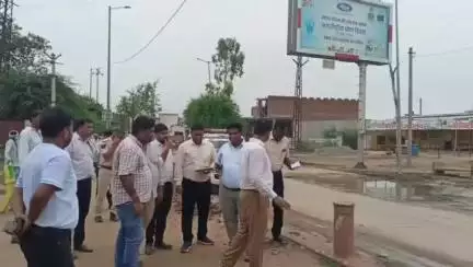 डीग: जिला कलेक्टर पहुंचे पूंछरी के लौठा, परिक्रमा मार्ग का भ्रमण कर अधिकारियों को दिए निर्देश