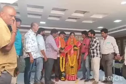 సమాచార పౌర సంబంధాల శాఖ కార్యాలయంలో AVS పదవీ విరమణ చేసిన సత్యనారాయణరావు కు ఘనంగా వీడ్కోలు