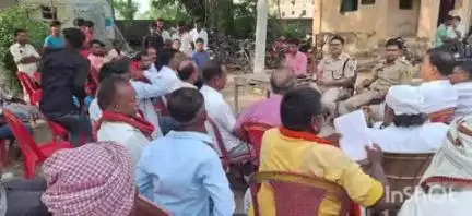 बैकुंठपुर: बैकुंठपुर थाना परिसर में मोहर्रम पर्व को लेकर थाना अध्यक्ष के नेतृत्व में की गई शांति समिति की बैठक